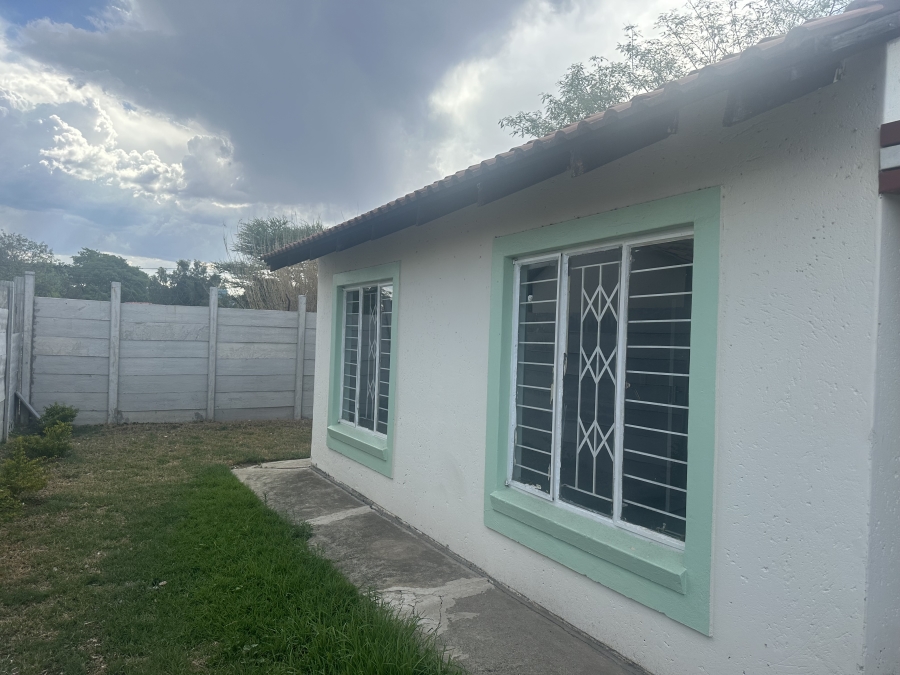 To Let 3 Bedroom Property for Rent in Oos Einde North West
